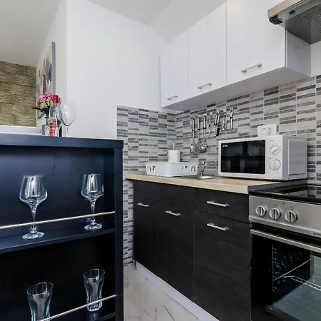 Monica Apartman *