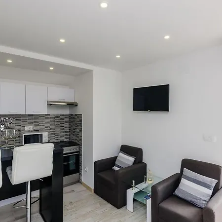 Monica Apartman
